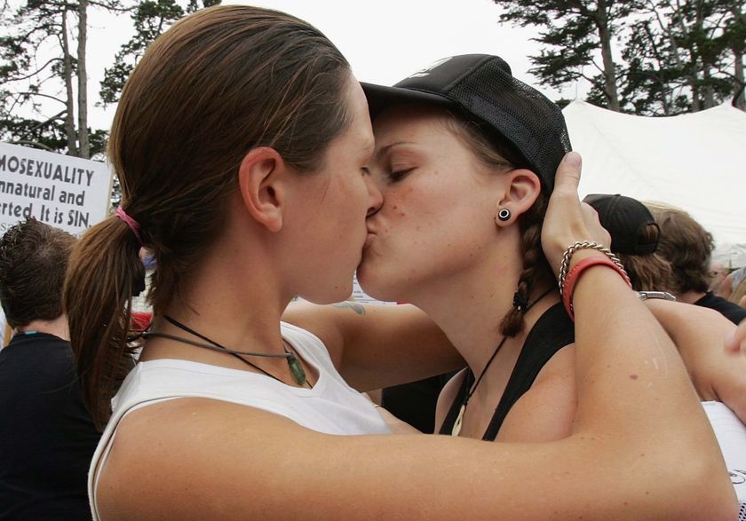 girls on webcam first lesbian kiss